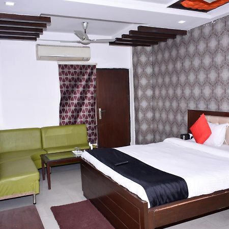 Hotel Flora Inn Gurgaon Exterior photo