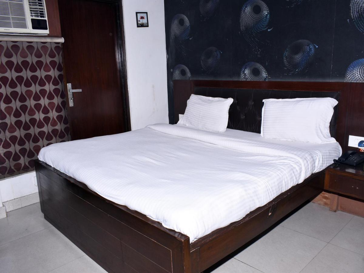 Hotel Flora Inn Gurgaon Exterior photo