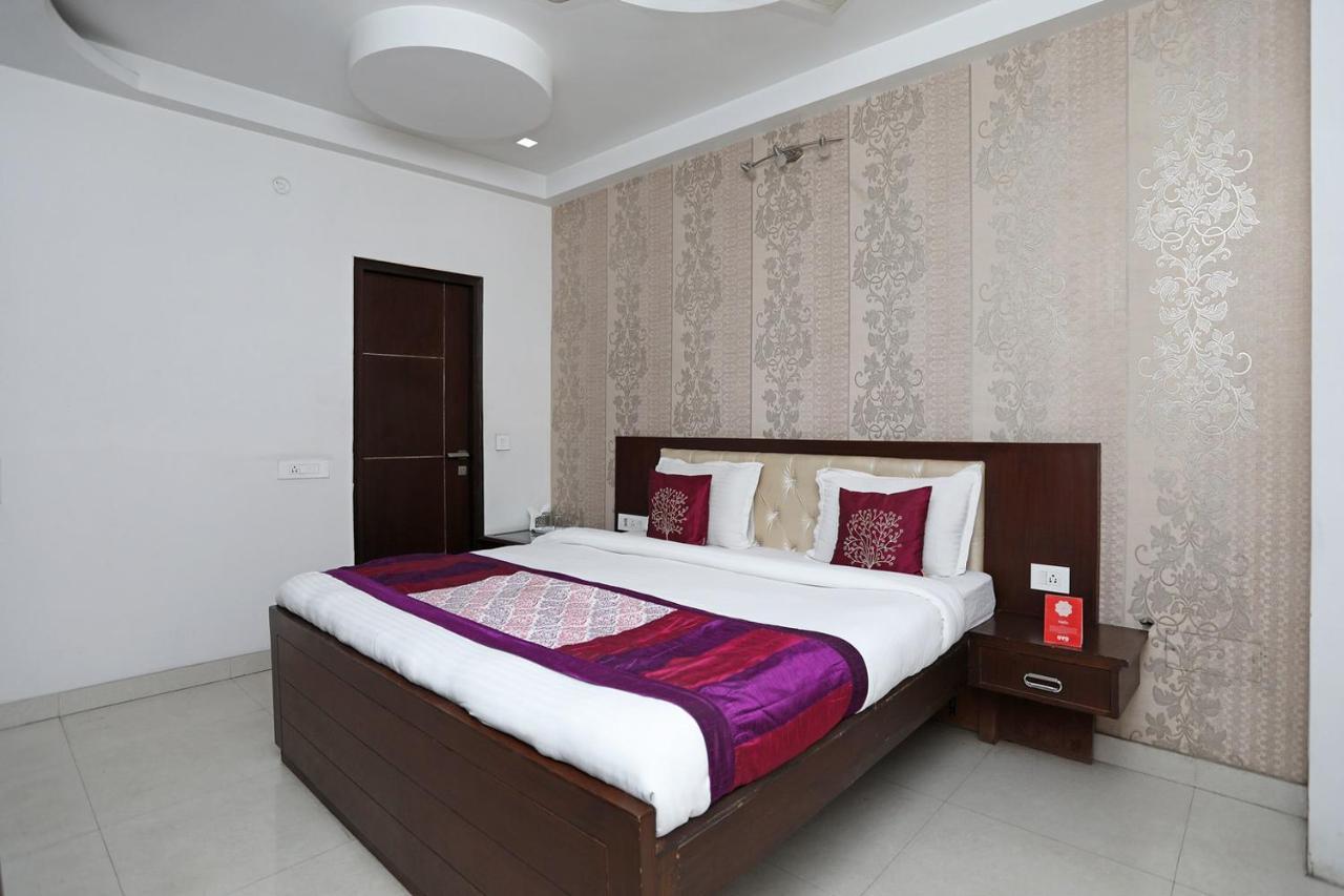 Hotel Flora Inn Gurgaon Exterior photo