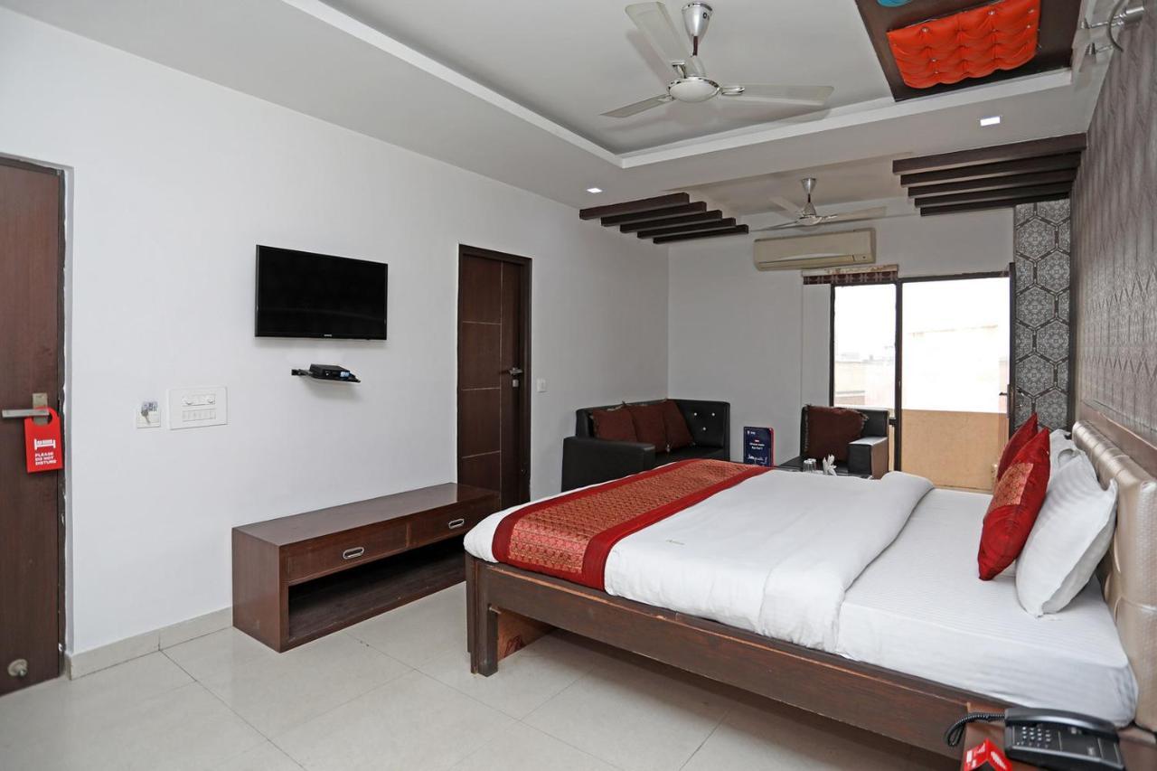 Hotel Flora Inn Gurgaon Exterior photo